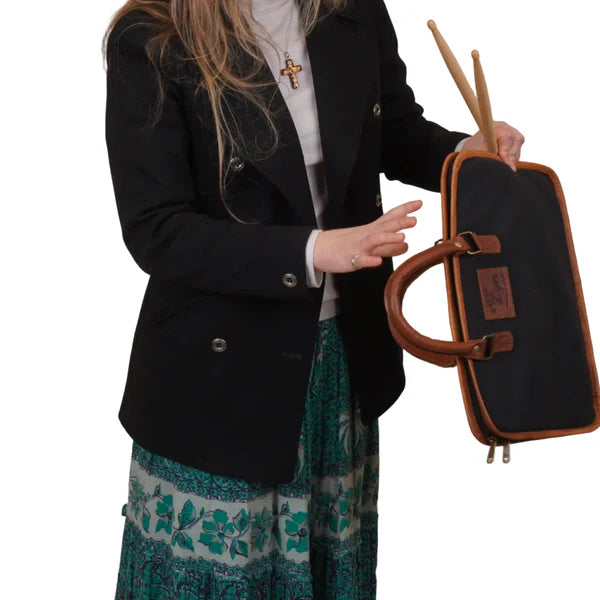 Zyn Canvas & Leather Laptop Bag – Sleek. Durable. Timeless.